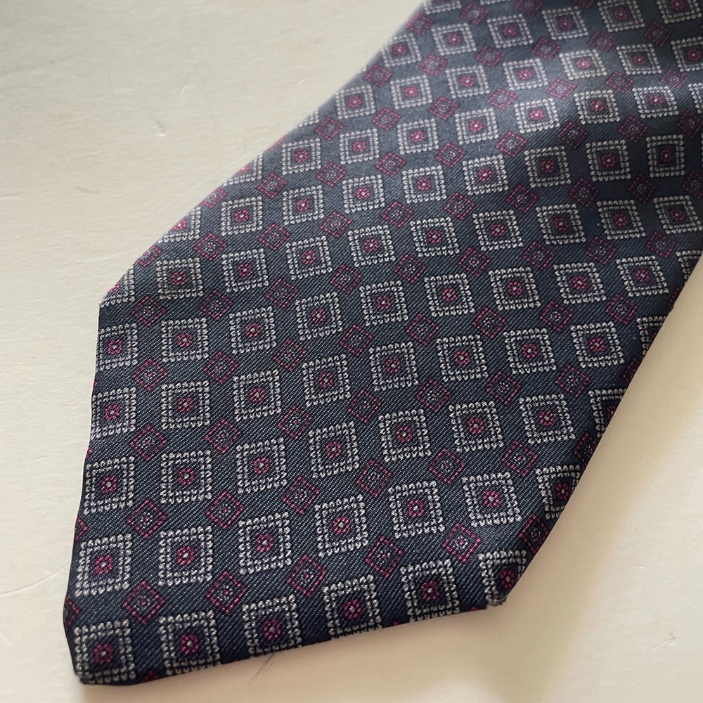 YVES SAINT LAURENT Vintage Tie Navy Red Pattern 100% Silk Imported Fabric USA